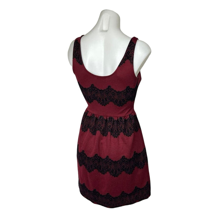 Soprano Red Burgundy Black Lace Scoop Neck Sleeveless Cocktail Mini Dress Sz XS