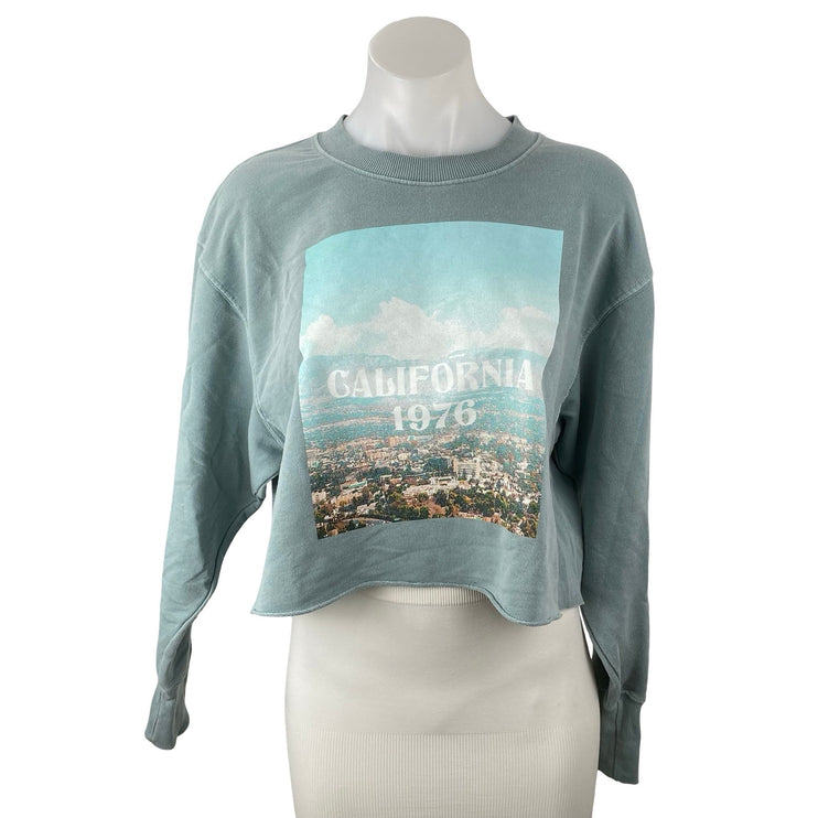 Colsie California 1976 Women's Graphic Long Sleeve Crop Sweater Sweatshirt Top S