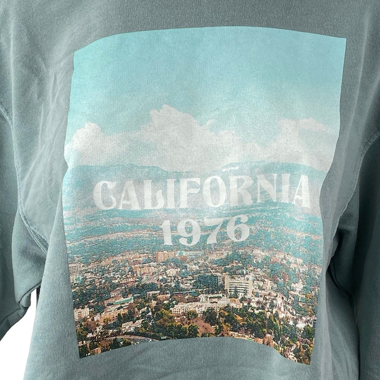 Colsie California 1976 Women's Graphic Long Sleeve Crop Sweater Sweatshirt Top S