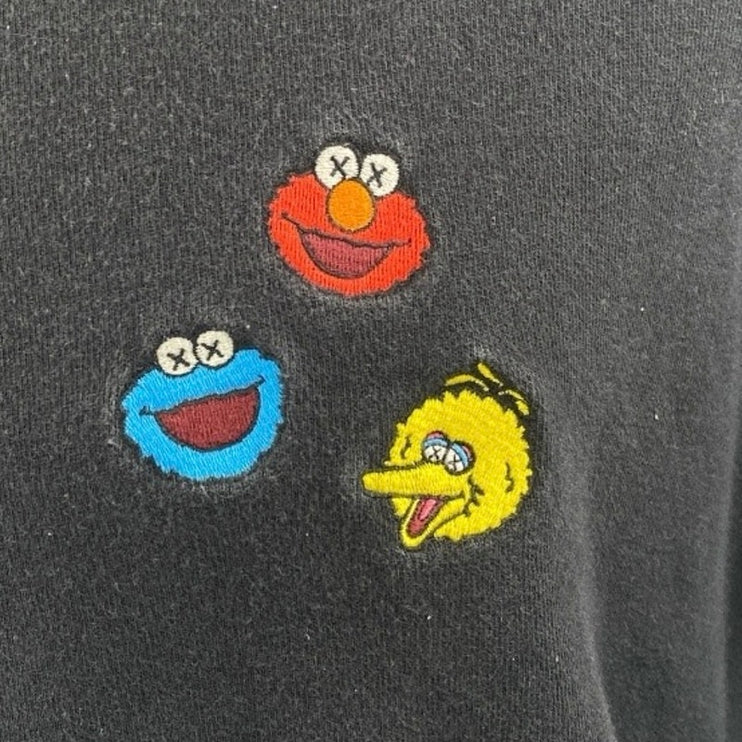 Uniqlo KAWS Sesame Street Men's Black Elmo Big Bird Long Sleeve Sweatshirt Top M