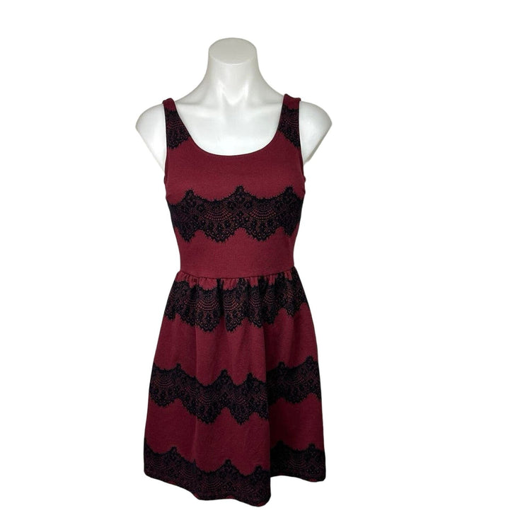 Soprano Red Burgundy Black Lace Scoop Neck Sleeveless Cocktail Mini Dress Sz XS