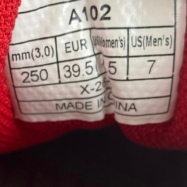 Victor A102 Women's Red Black Lace Up Low Top Badminton Sneakers Shoes Size 8.5