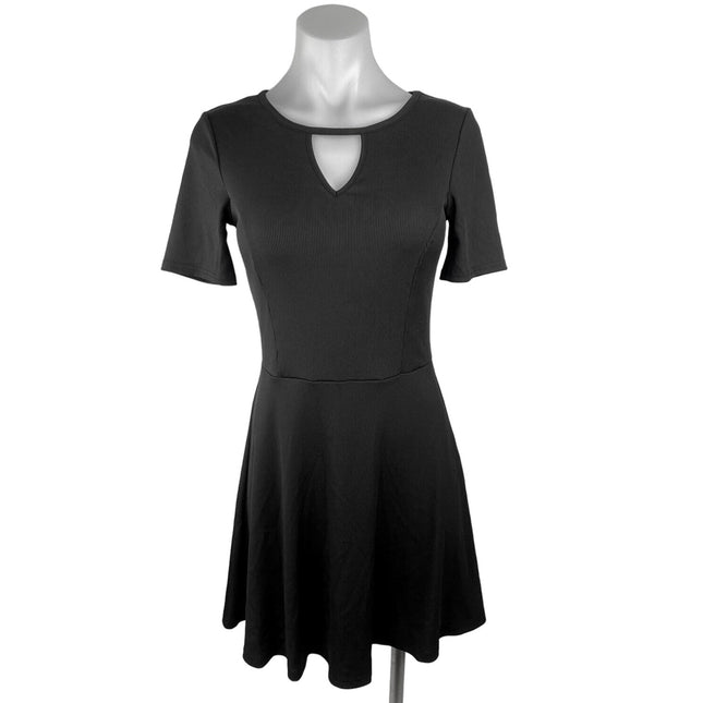 H&M Divided Black Ribbed Knit Cut-Out Neck Short Sleeve Fit & Flare Dr Brie H&M Divided Black Ribbed Knit Cut-Out Neck Short Sleeve Fit & Flare Dr Brie
