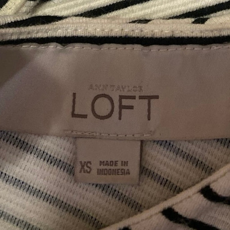 Ann Taylor Loft White Black Striped Short Sleeve Zipper Blouse Shirt Top Size XS