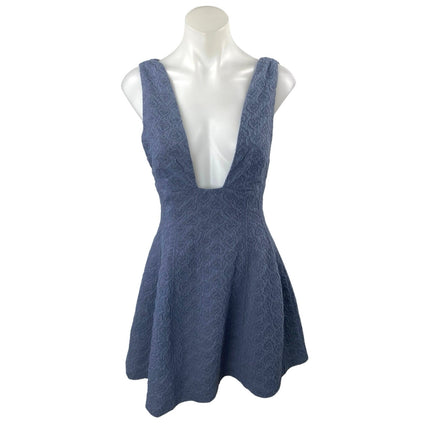 NEW WeWoreWhat Blue Textured Knit Sleeveless Plunge Neck Mini Flared Dress Sz 4
