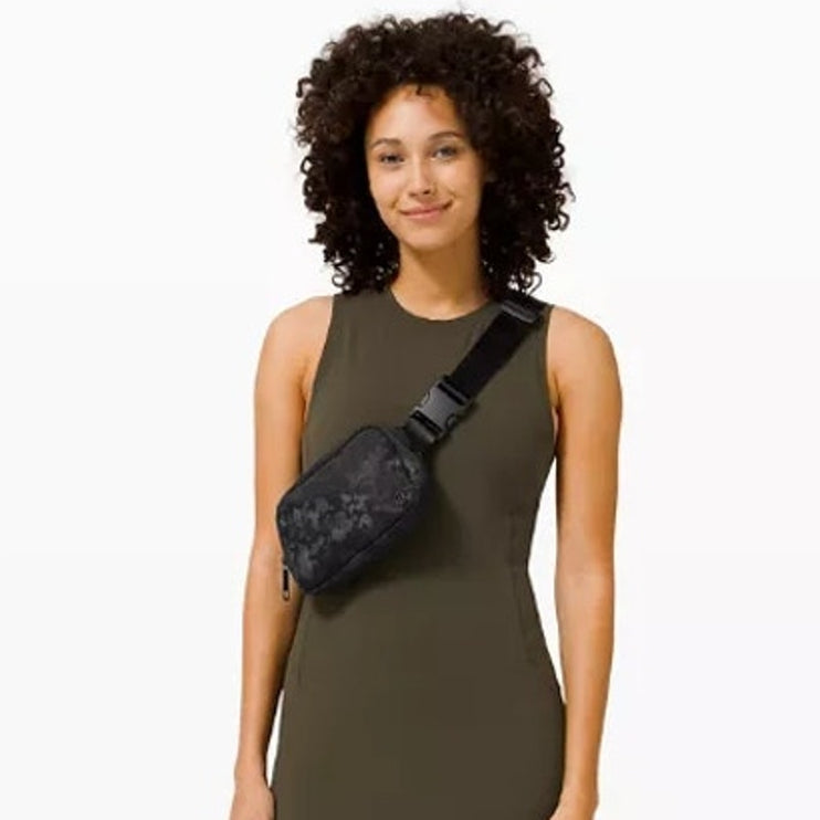 Lululemon Everywhere Belt Bag Black Gray Camo Pockets Keys Fanny Pack Handbag