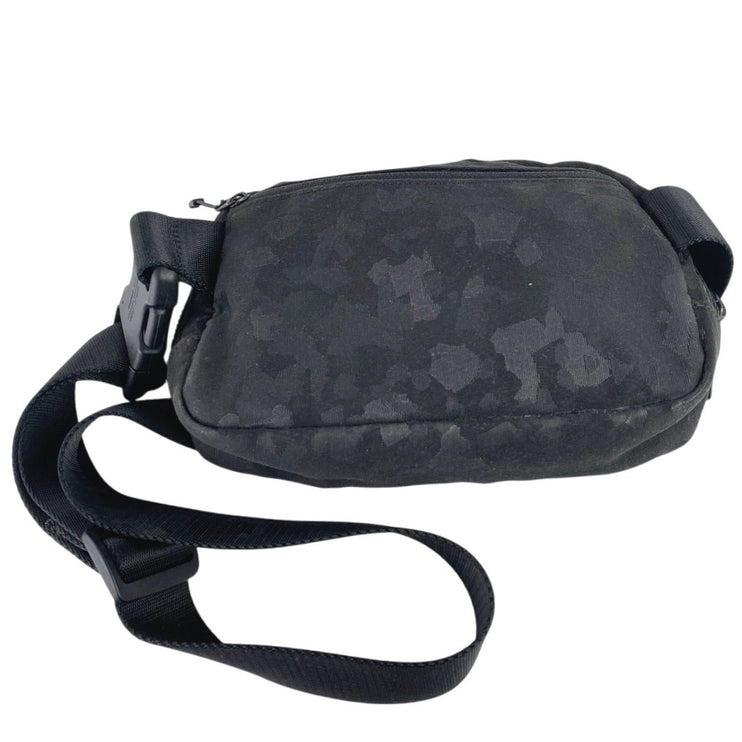 Lululemon Everywhere Belt Bag Black Gray Camo Pockets Keys Fanny Pack Handbag