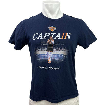 Gildan Knicks Captain Mens Blue Short Sleeve Crew Neck Graphic Tee T-Shirt Top M