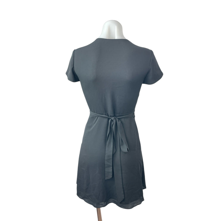 Aritzia Babaton Gray Short Sleeve V Neck A Line Tie Waist Mini Wrap Dress Sz XS