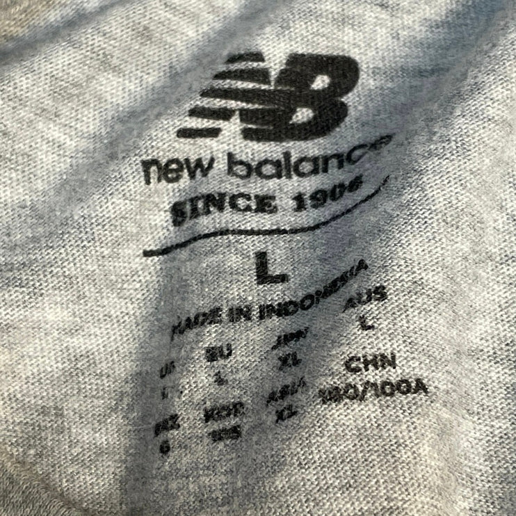 New Balance Men's Gray 550 Sneakers Graphic Short Sleeve T Shirt Tee Top Size L
