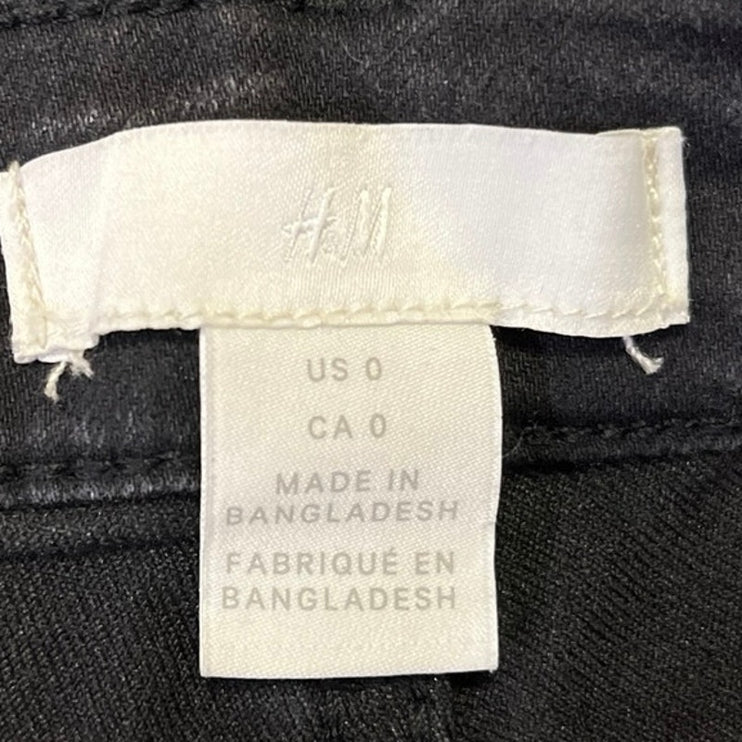 H&M Women's Black Wash Cuffed Mid Rise Slim Fit Casual Denim Jeans Shorts Size 0