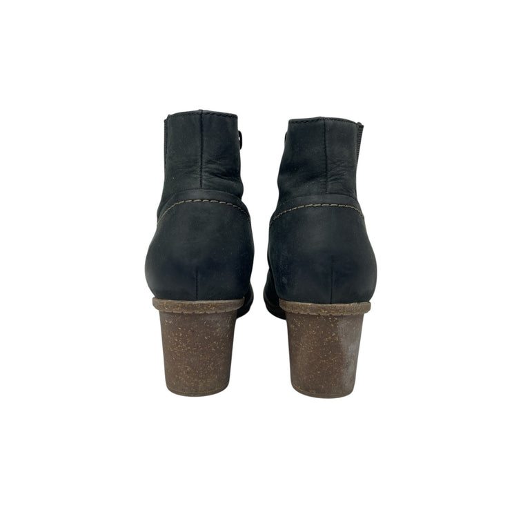 Clarks Sashlin Vita Women's Black Suede Round Toe Zip Chelsea Ankle Boots Size 8