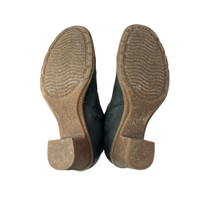 Clarks Sashlin Vita Women's Black Suede Round Toe Zip Chelsea Ankle Boots Size 8