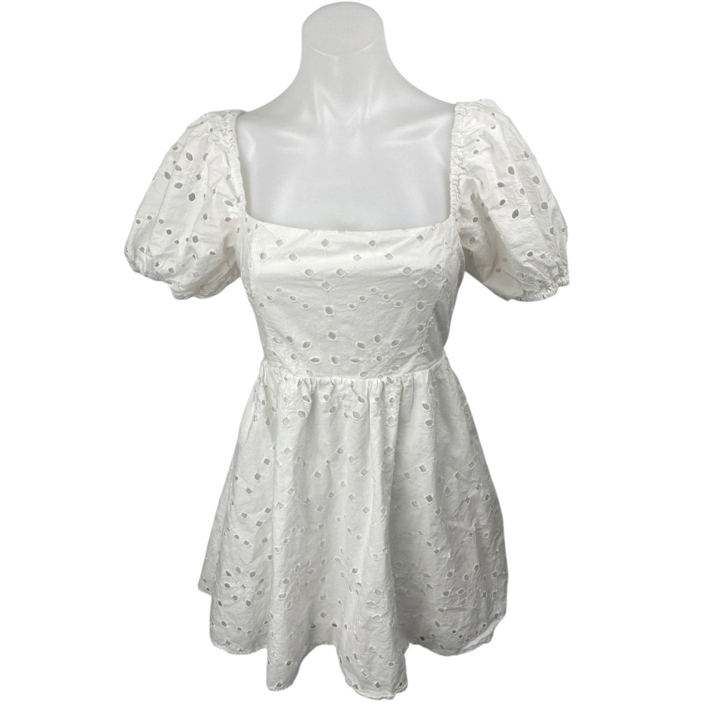 Zara Women's White Short Puff Sleeve Eyelet Embroidered Fit & Flare Mi Brie Zara Women's White Short Puff Sleeve Eyelet Embroidered Fit & Flare Mi Brie