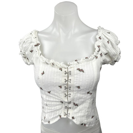 With Jean Womens White Floral Embroidered Knit Hook & Eye Ruffle Crop Top Size S