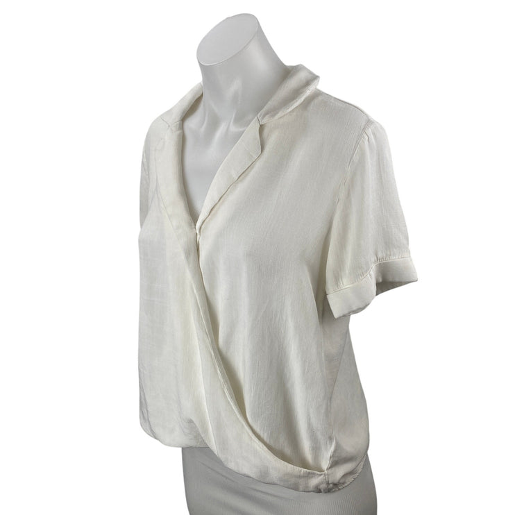 Vici Kienna Women's White Textured Drape V Neck Short Sleeve Wrap Blouse Top S