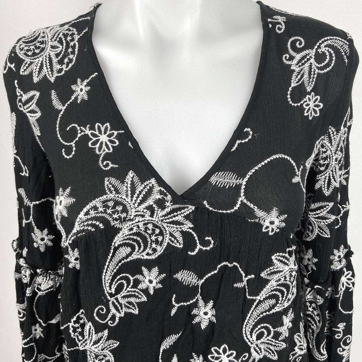 Altar'd State Black White V Neck Floral Tie Back Bell Sleeve Blouse Top Size XS