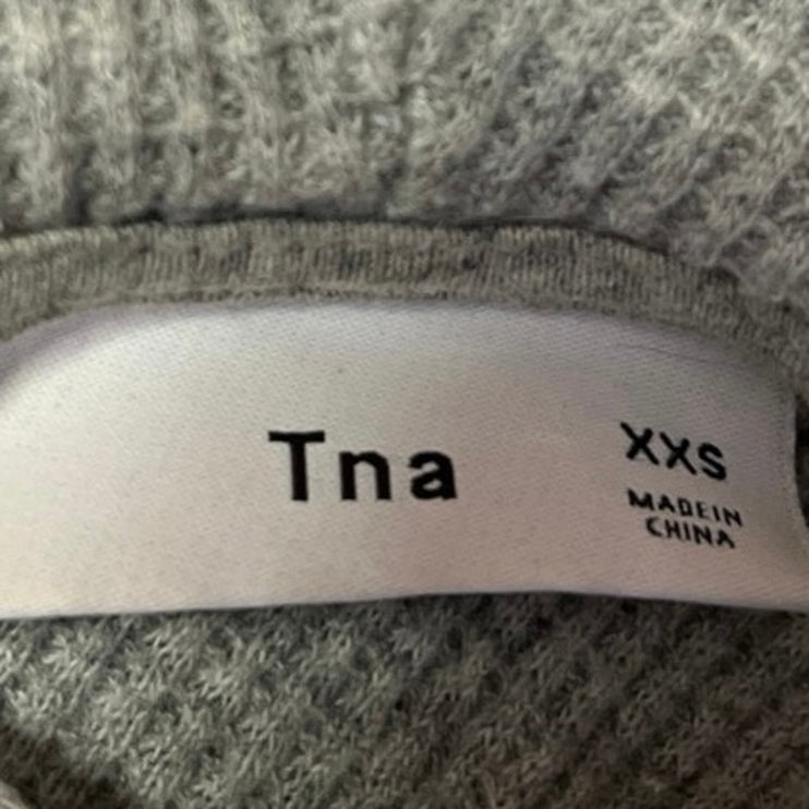 Aritzia TNA Gray Waffle Knit Long Sleeve Hooded Hoodie Crop Sweater Top Size XXS